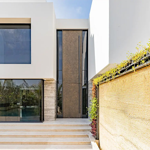 Dubai02_Front_quadrat